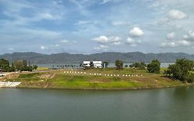 Terinai Tasoh Lake View Resort And Cafe